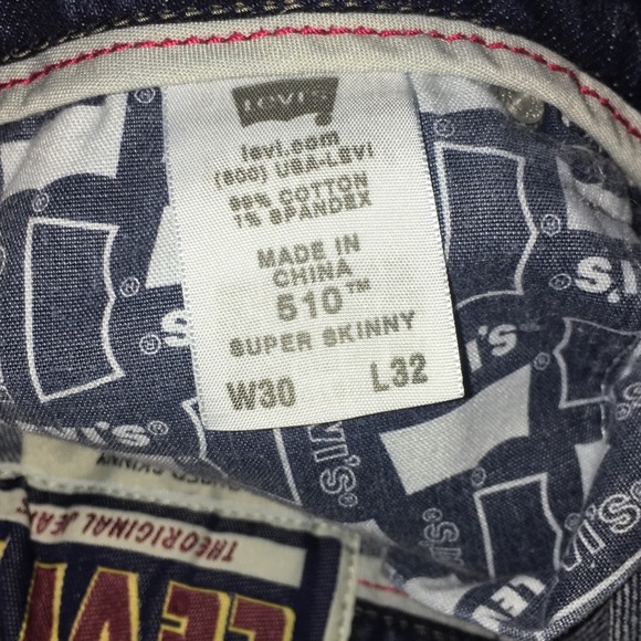 LEVI’S dark blue DENIM distress shorts@2 - Picture 8 of 8